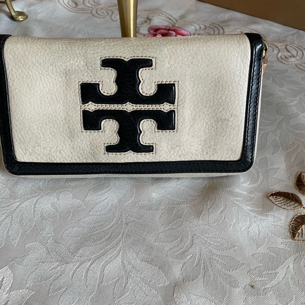 Tory Burch Black and White Wallet